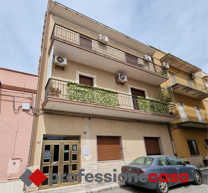 Quadrilocale in Via Montegrappa 54, Taranto, 1 bagno, 115 m², 2° piano