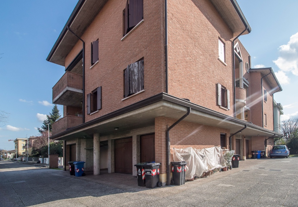 Bilocale in Via A. Moro 20, Novi di Modena, 1 bagno, con box, 60 m²