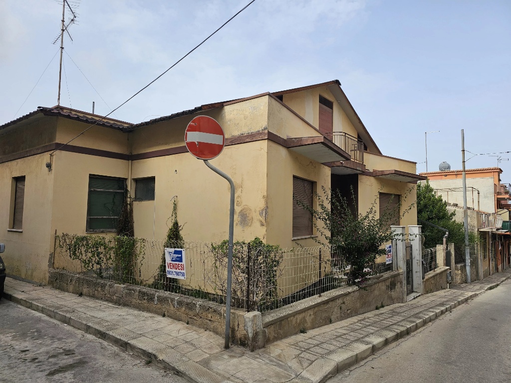 Villa in VIA SECCHIA33 PRIOLO, Priolo Gargallo, 4 locali in vendita
