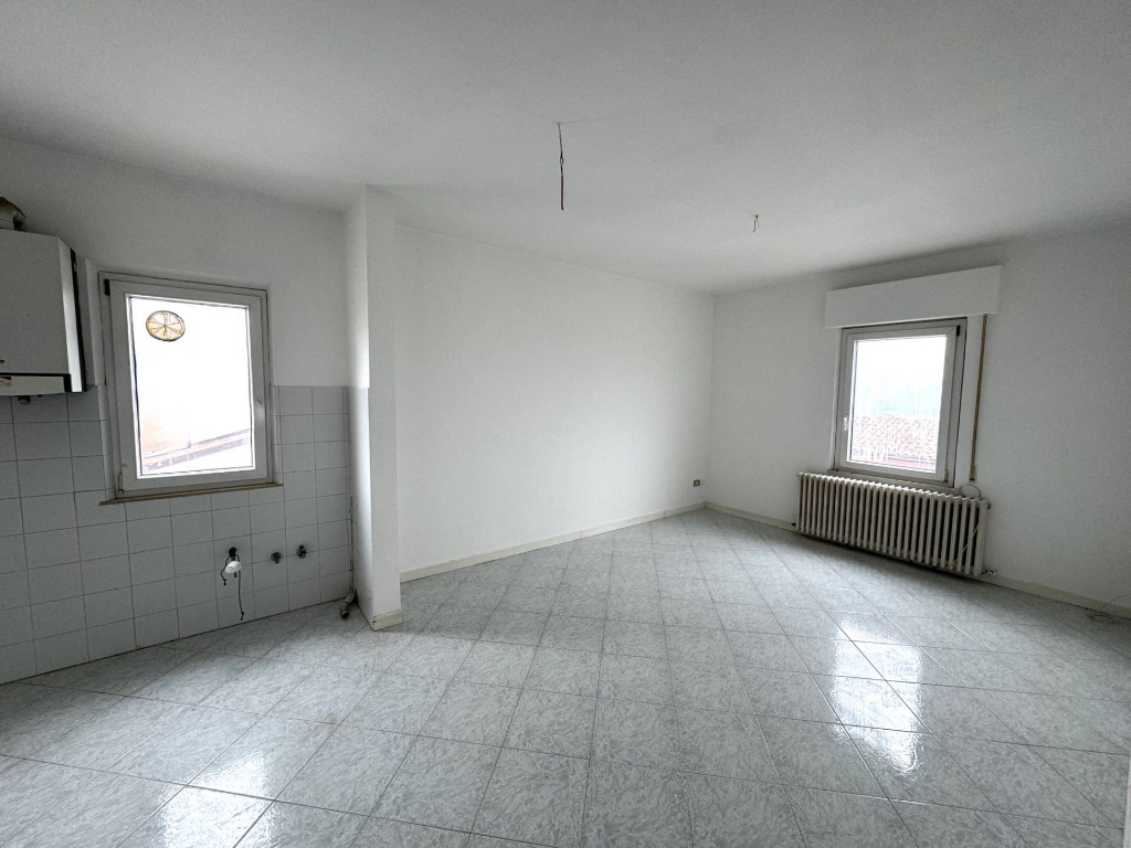 Quadrilocale a Fermo, 1 bagno, posto auto, 81 m², 3° piano in vendita