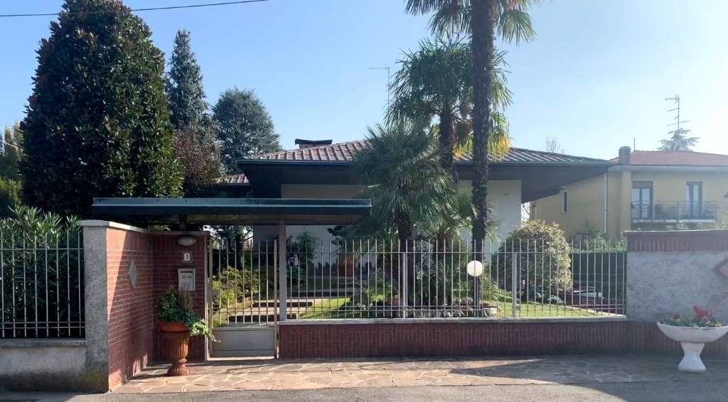 Villa singola a Cerro Maggiore, 4 locali, 2 bagni, giardino privato