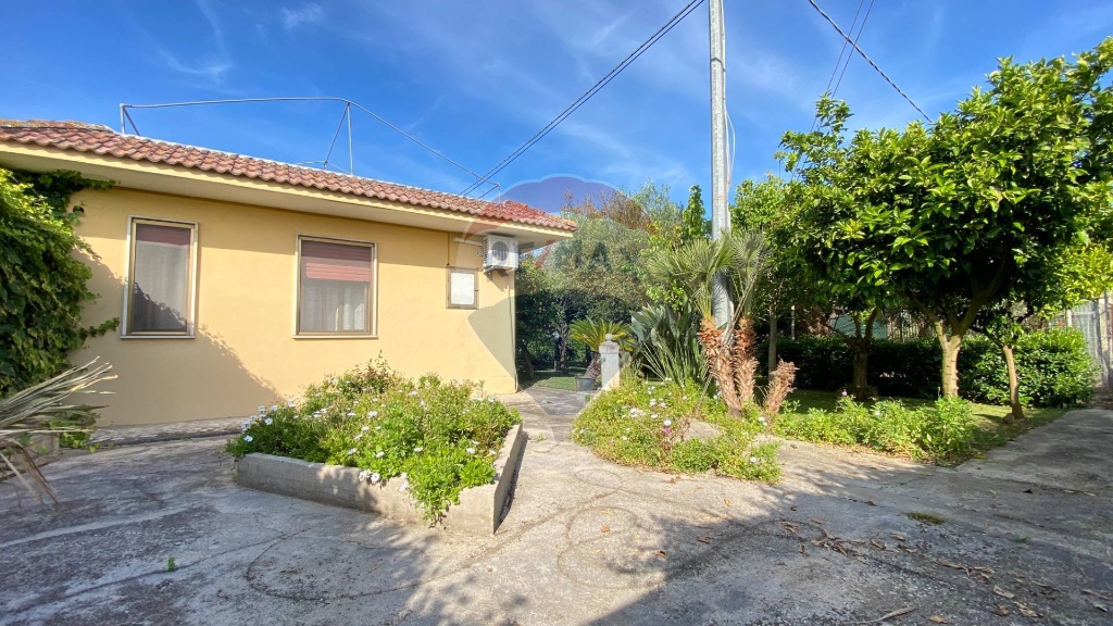 Casa indipendente in Via Appia Km 94500, Terracina, 6 locali, 3 bagni