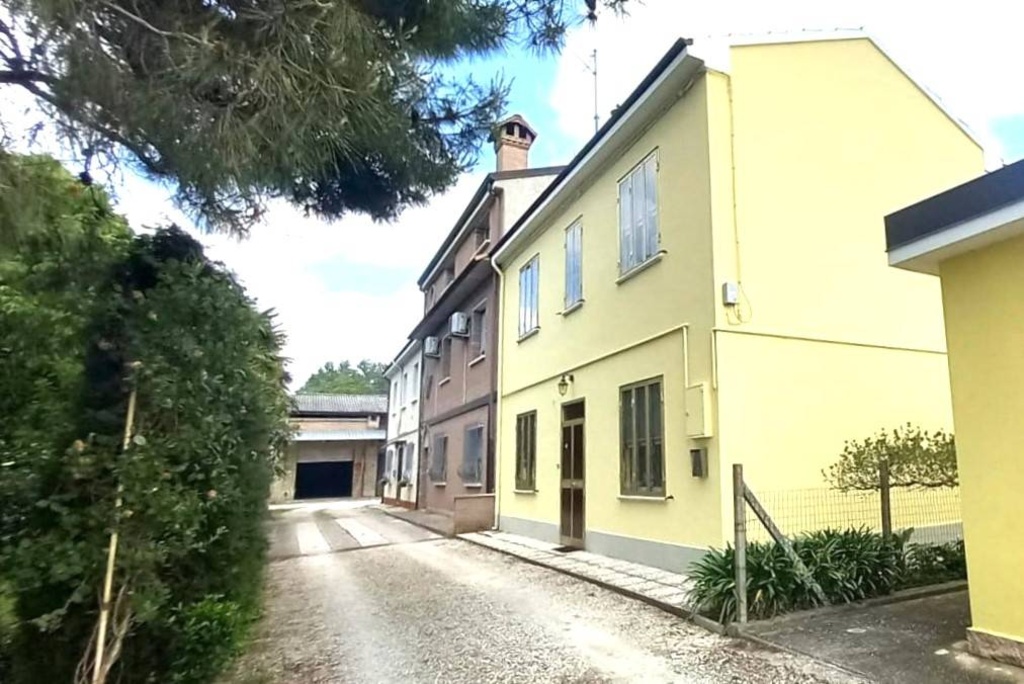 Casa indipendente in VIA DEL FABBRO, Ferrara, 3 locali, 1 bagno, 90 m²