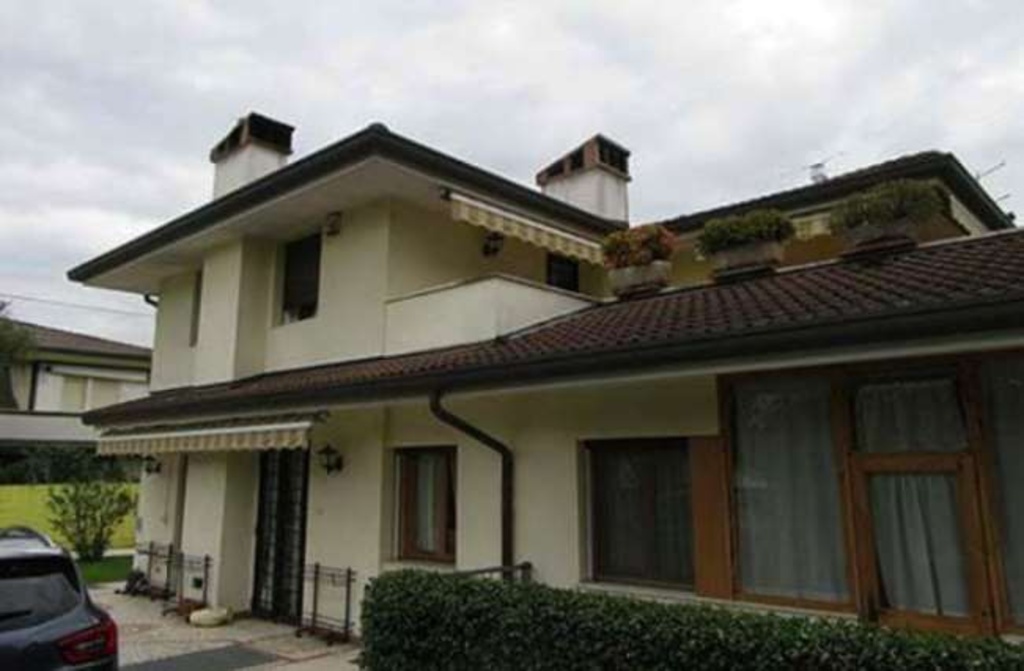Porzione di casa in Via Veronese, Dolo, 8 locali, 216 m² in vendita