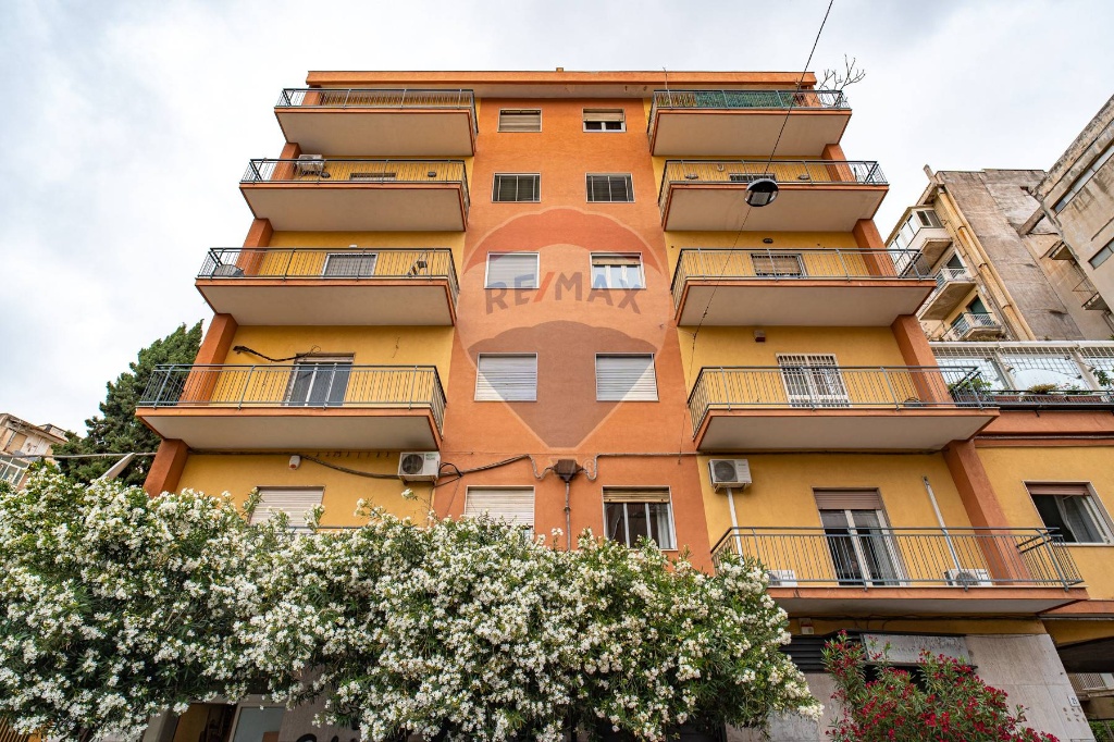 Appartamento in Via Salvatore Paola, Catania, 8 locali, 3 bagni