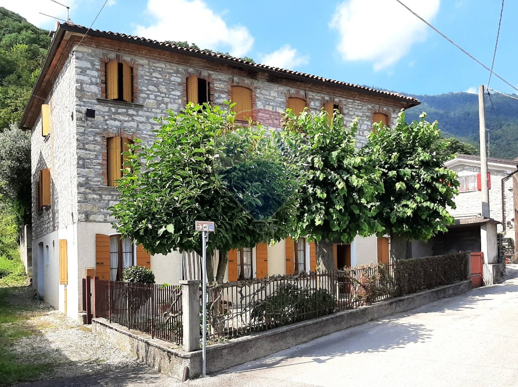 Casa indipendente in Via Santa Giustina, Cison di Valmarino, 16 locali