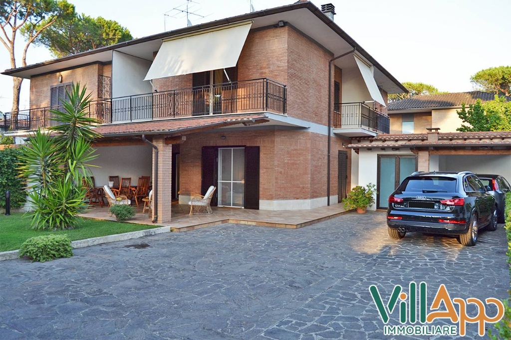 Villa in Via Salto I, Fondi, 7 locali, 2 bagni, giardino privato
