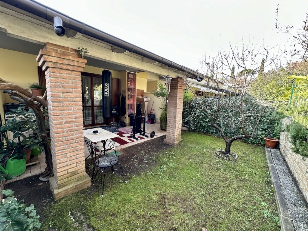 Villa a schiera a Salò, 4 locali, 2 bagni, giardino privato, 90 m²