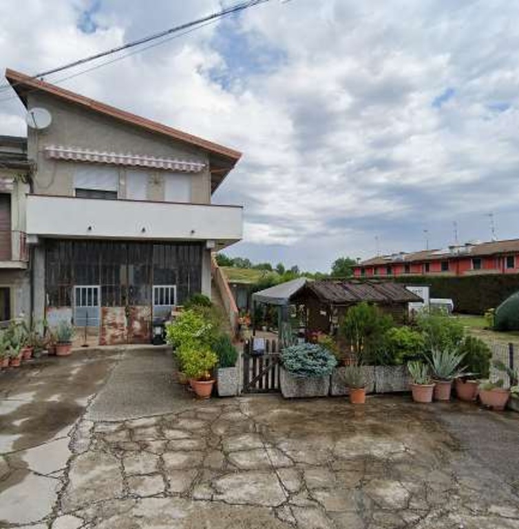 Casa indipendente in Via Melegnano, Rovigo, 6 locali, 122 m²