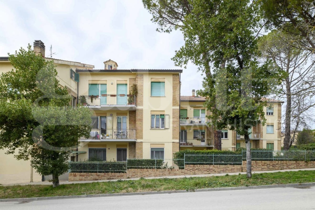 Appartamento in Via della Vittorina 18, Gubbio, 7 locali, 2 bagni
