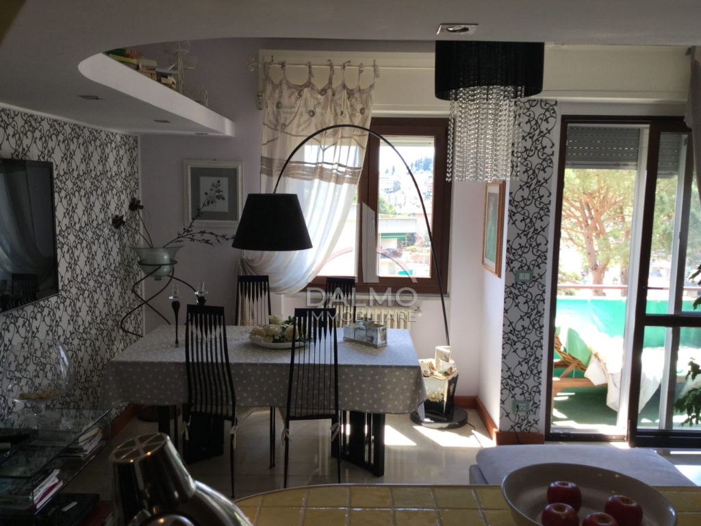 Appartamento a Rapallo, 5 locali, 2 bagni, giardino privato, con box
