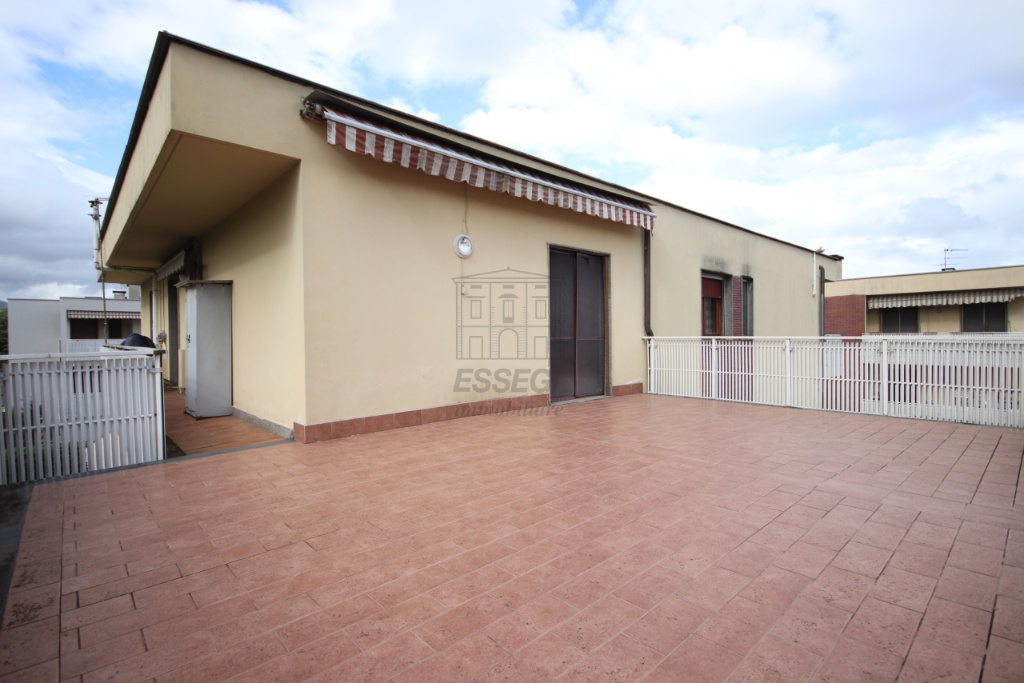 Quadrilocale in Viale Puccini, Lucca, 1 bagno, garage, 80 m²