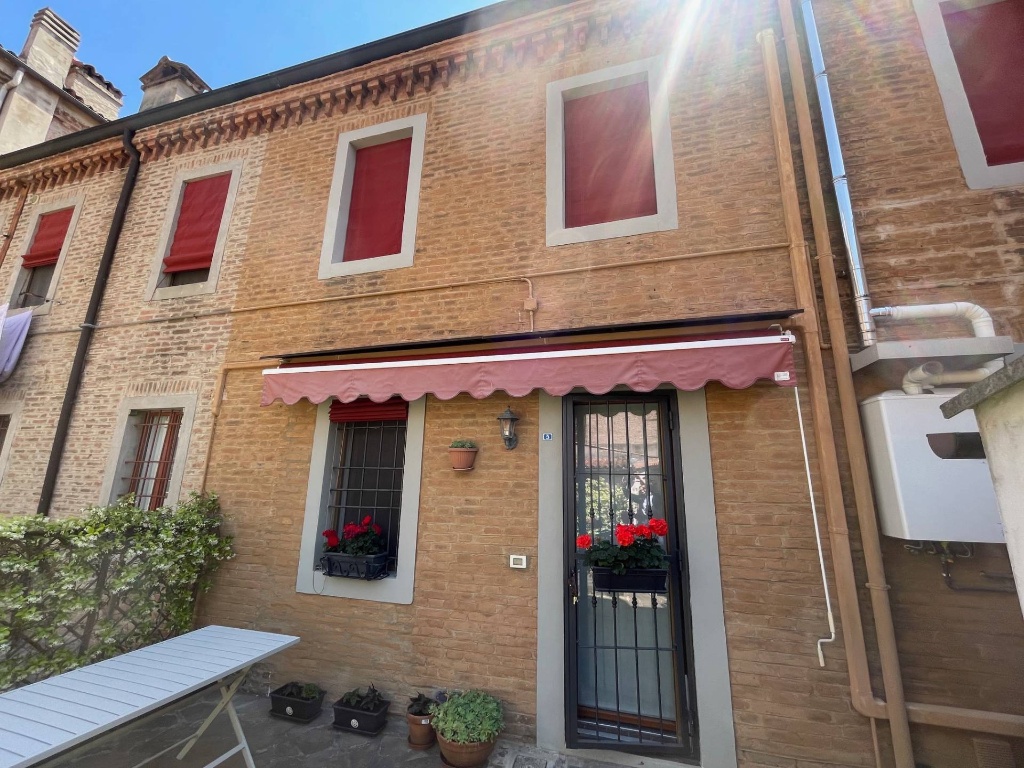 Casa indipendente in Via Carri, Ferrara, 4 locali, 1 bagno, arredato