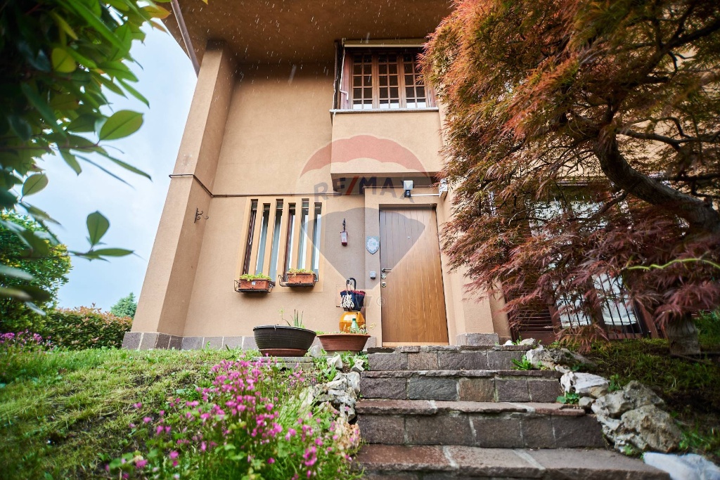 Villa a schiera a Besana in Brianza, 5 locali, 2 bagni, con box