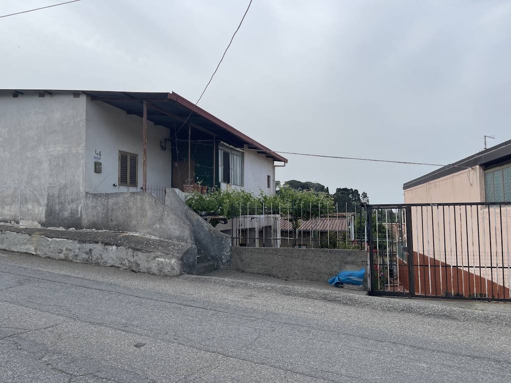 Casa indipendente in Via Cimitero Terreti Reggio Campi, 12 locali