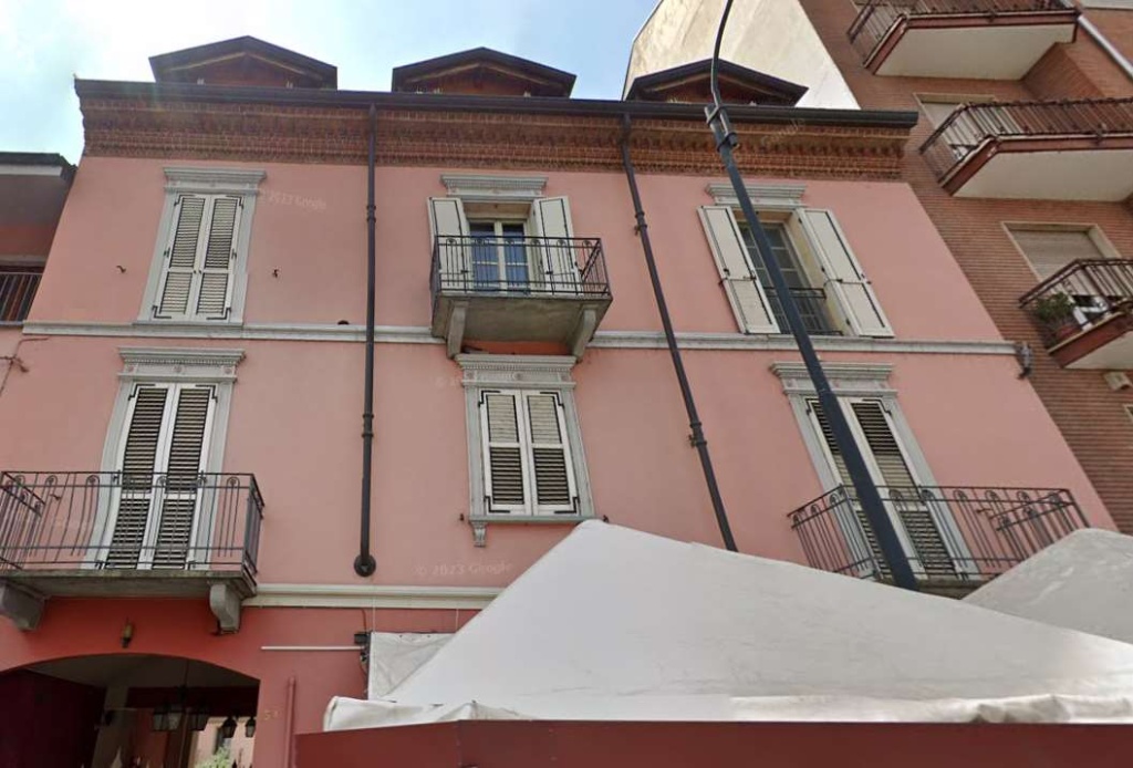 Appartamento in Corso Savona, Asti, 5 locali, garage, 140 m²