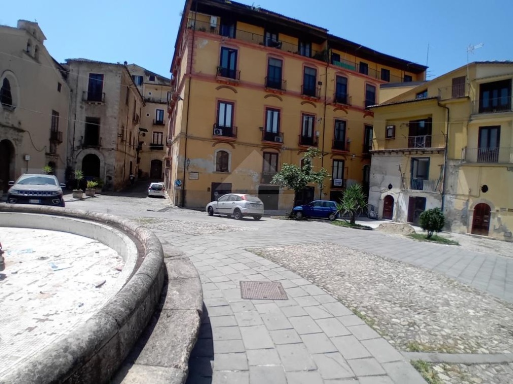 Quadrilocale in Via Rutilio Benincasa, Cosenza, 2 bagni, arredato