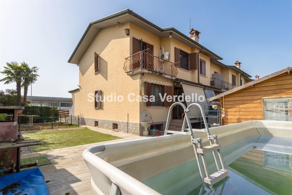 Villa a schiera a Lurano, 4 locali, 2 bagni, con box, arredato, 228 m²