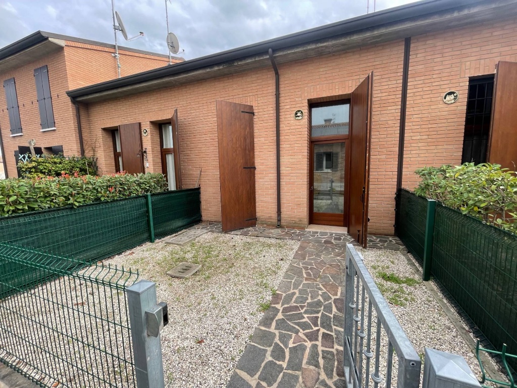 Casa indipendente in Via Ernesto Strozzi, Ferrara, 2 locali, 1 bagno