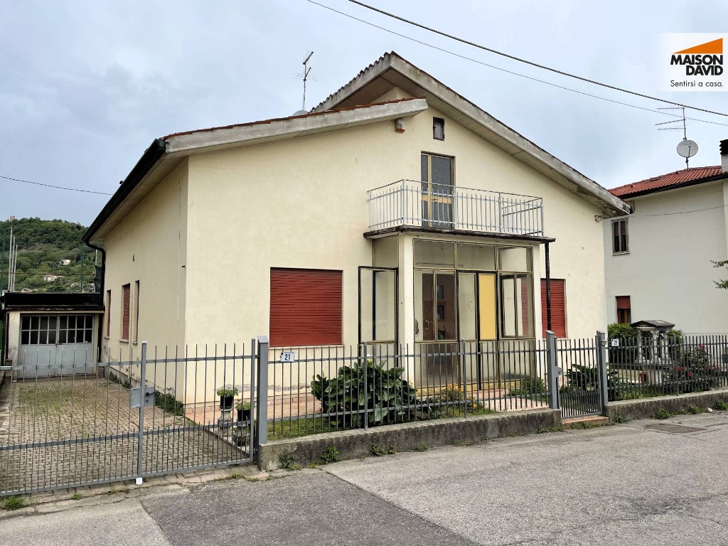 Casa indipendente in Via Vicenza, Montecchio Maggiore, 5 locali
