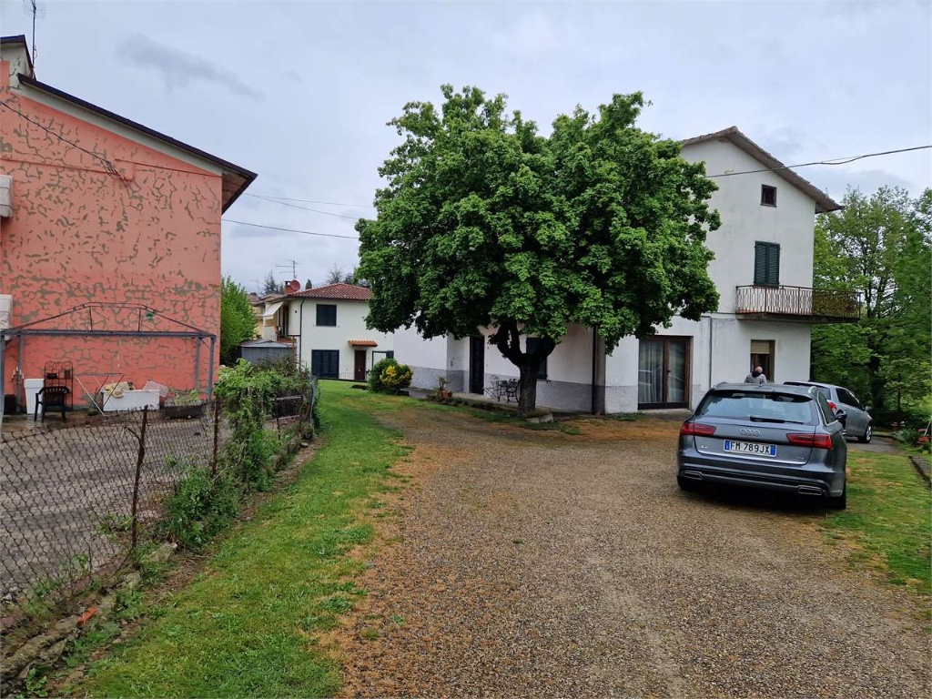 Villa a Bibbiena, 9 locali, 2 bagni, giardino privato, garage, 340 m²