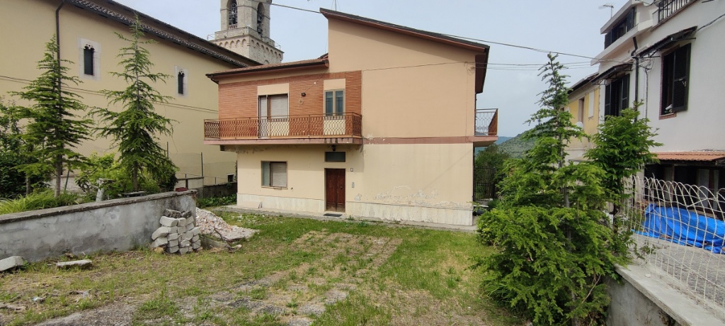 Villa singola a Tagliacozzo, 8 locali, 3 bagni, 160 m², multilivello