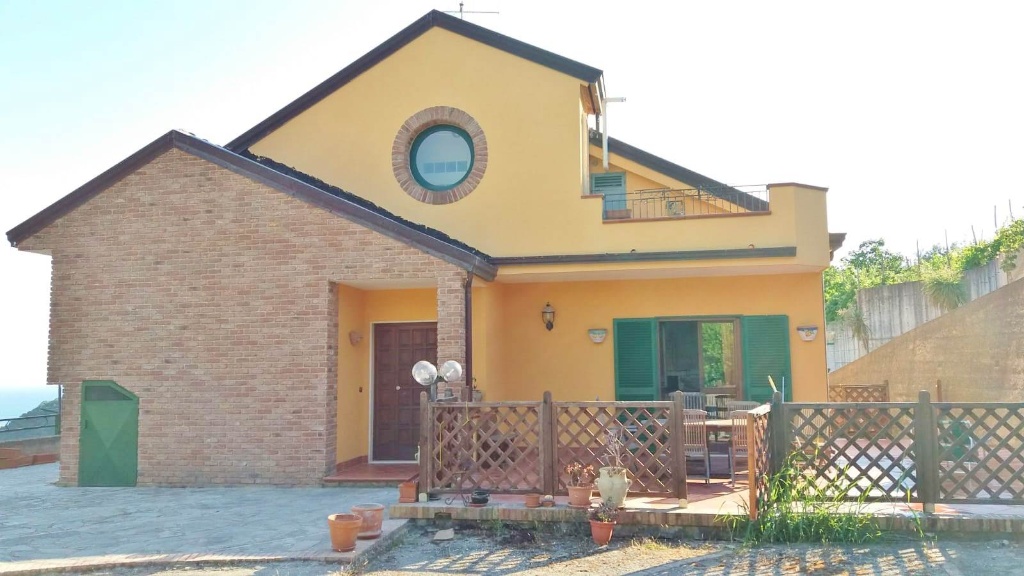 Villa in Via San Bartolomeo 26, Salerno, 7 locali, 3 bagni, 200 m²