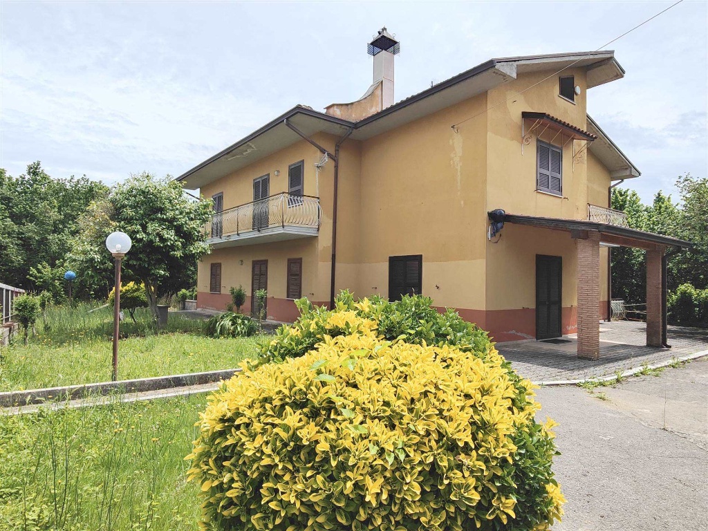 Villa ad Avellino, 5 locali, 2 bagni, giardino privato, 360 m²