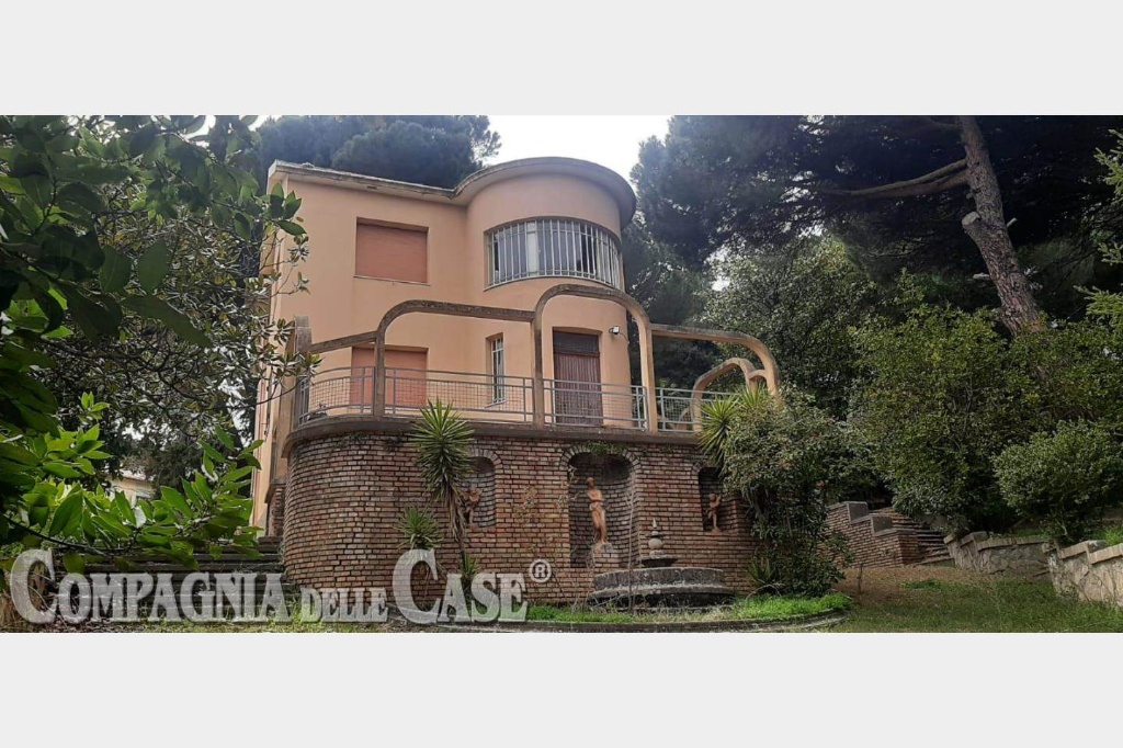 Villa a Pentone, 8 locali, 4 bagni, giardino privato, 408 m²
