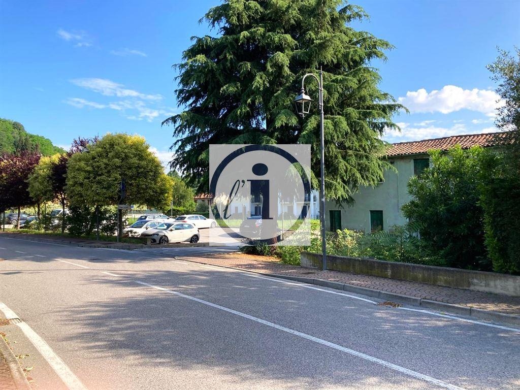 Casa semindipendente a Galzignano Terme, 2 bagni, 266 m² in vendita