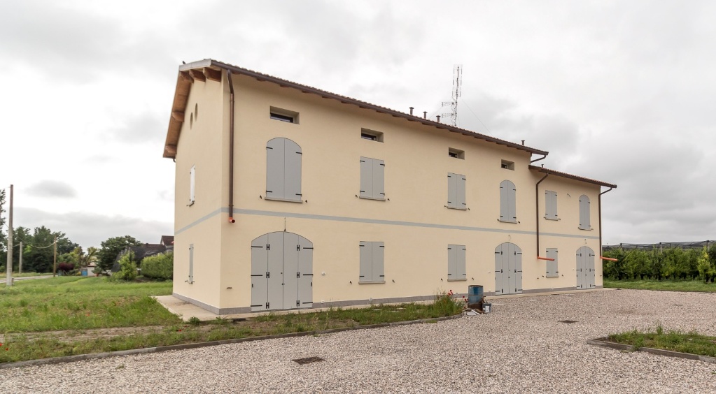 Villa a Novi di Modena, 4 locali, 3 bagni, con box, 203 m², 5° piano