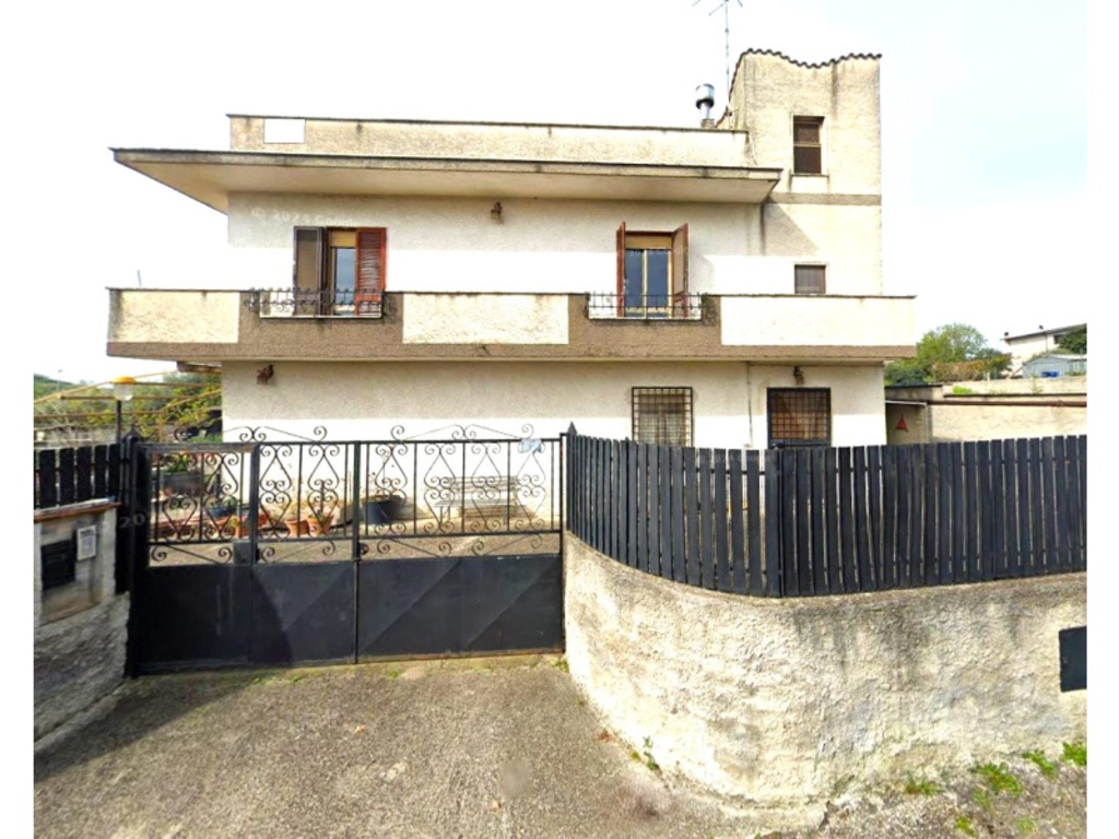 Villa in Via Parri, Montelibretti, 1 bagno, giardino in comune, 240 m²