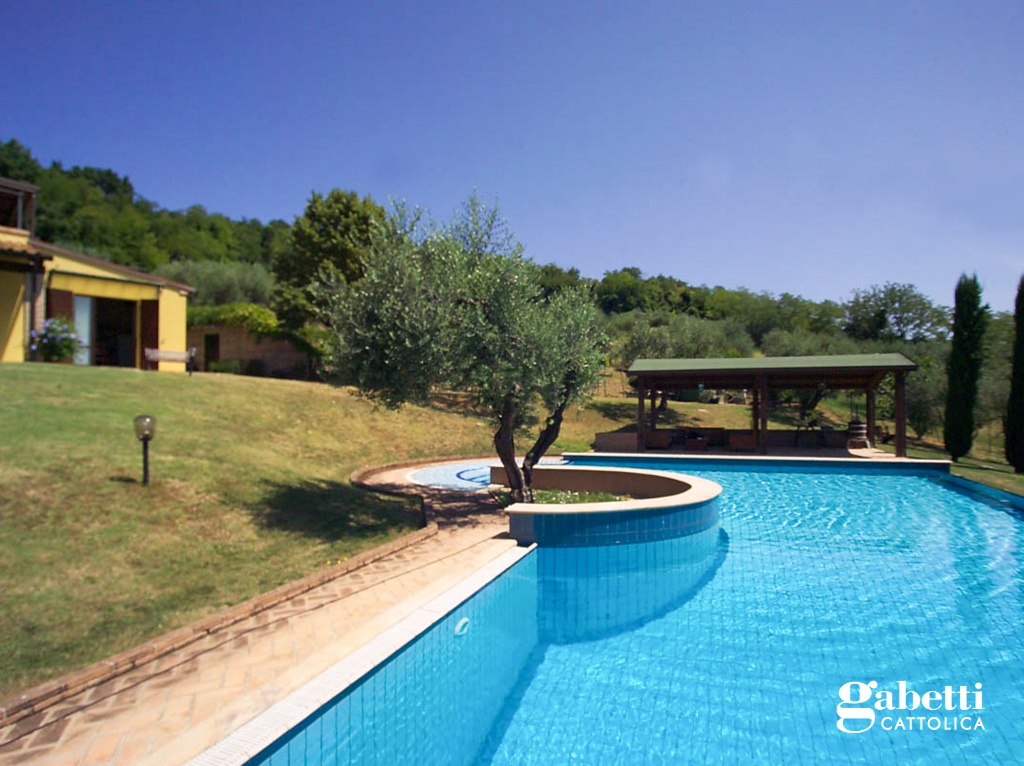 Villa a Gabicce Mare, 11 locali, 3 bagni, giardino privato, posto auto