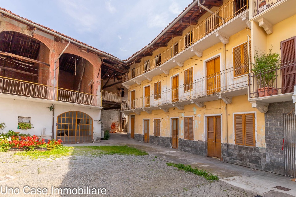 Casa semindipendente a Pavone Canavese, 7 locali, 2 bagni, 355 m²