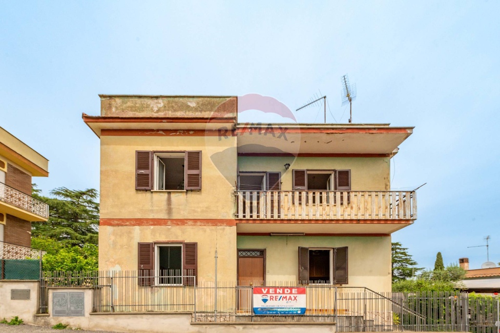 Casa indipendente in Via Campobello Di Licata, Roma, 6 locali, 2 bagni