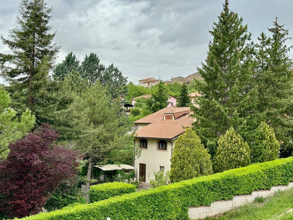Villa singola in S.s. 80 Gran Sasso d'Italia, L'Aquila, 8 locali
