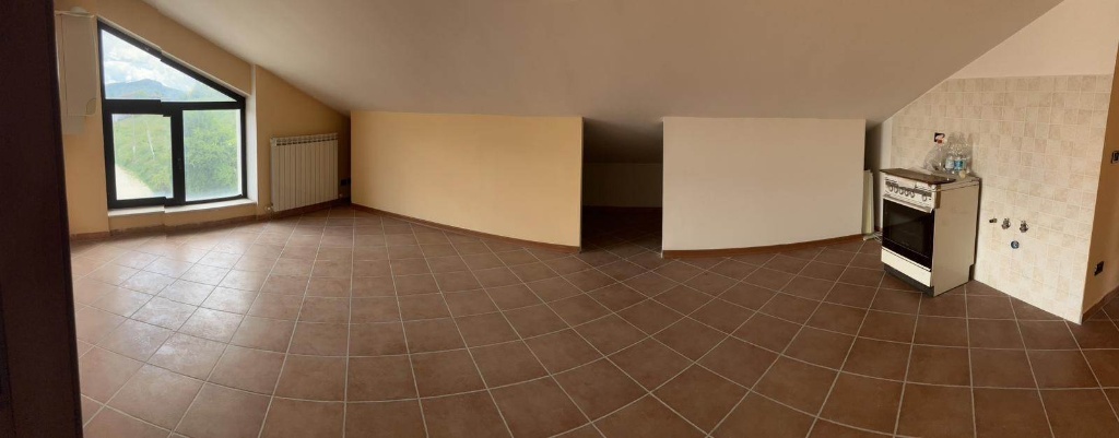 Mansarda a Magliano de' Marsi, 2 locali, 1 bagno, 75 m², 3° piano