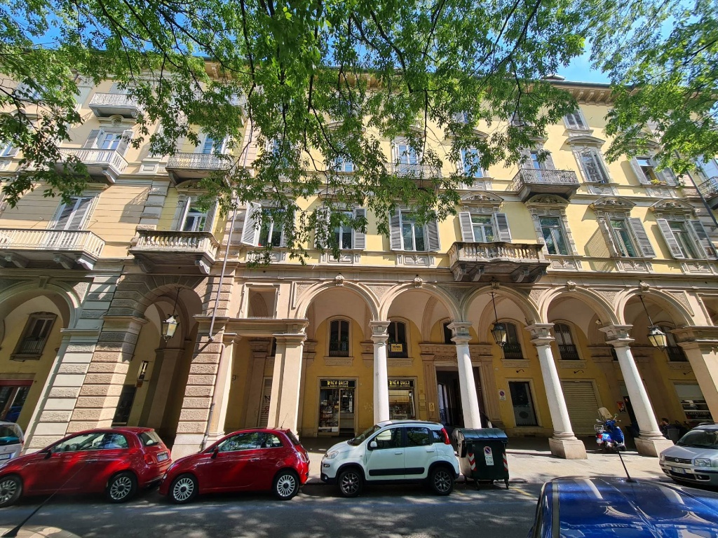 Appartamento in Corso Vinzaglio, Torino, 5 locali, 1 bagno, 166 m²