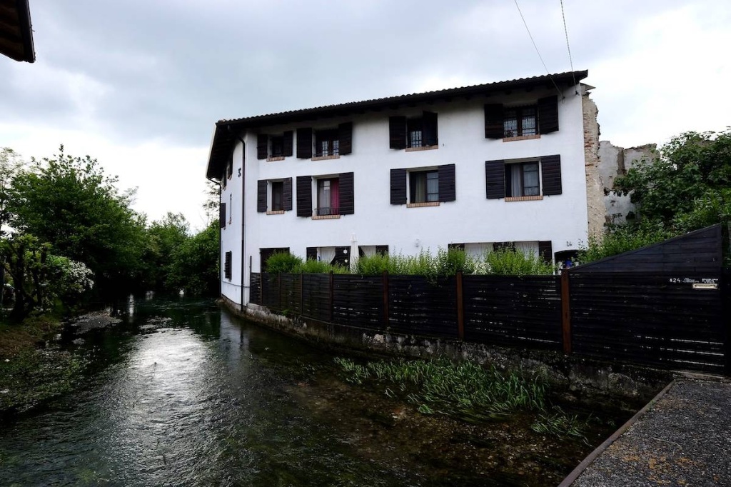 Casa indipendente a Fiume Veneto, 7 locali, 2 bagni, 266 m² in vendita