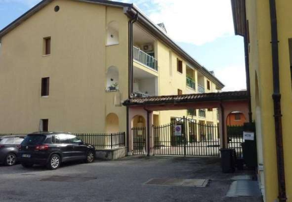 Appartamento in Via Primo Maggio, Zevio, 6 locali, 1 bagno, garage