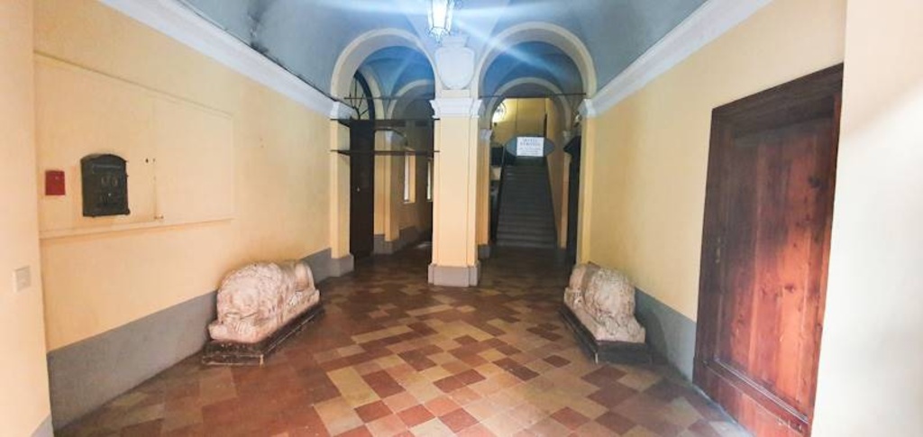 Palazzo a San Severino Marche, 11 locali, 1 bagno, 1570 m² in vendita
