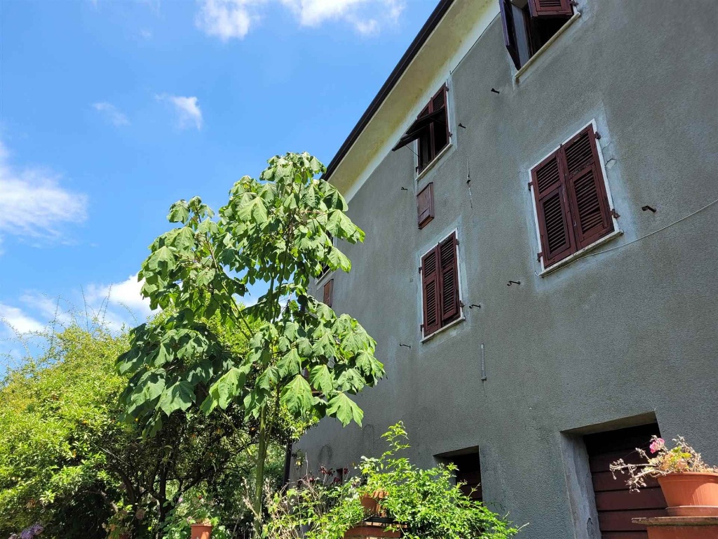 Casa semindipendente a Podenzana, 5 locali, 1 bagno, 92 m² in vendita