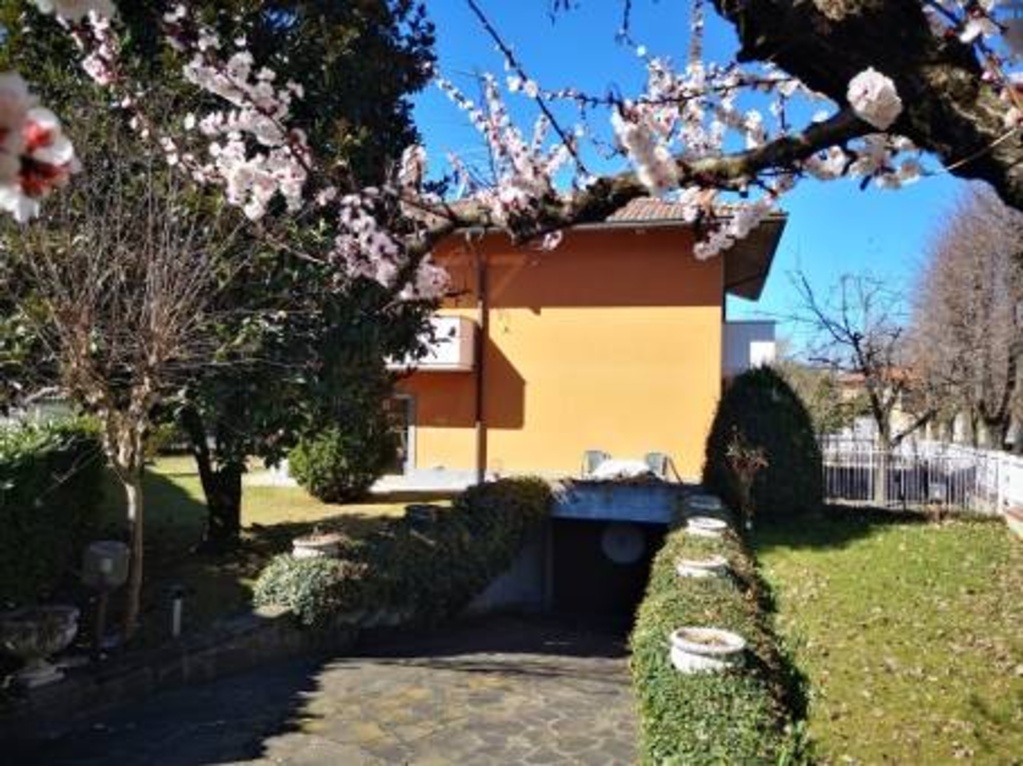 Villa a Godiasco Salice Terme, 8 locali, 2 bagni, giardino privato