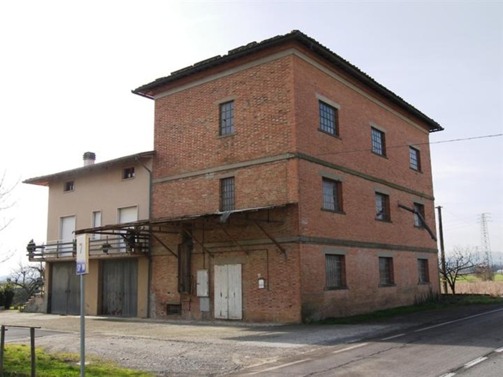 Loft a Montepulciano, 4 locali, 500 m², classe energetica G in vendita