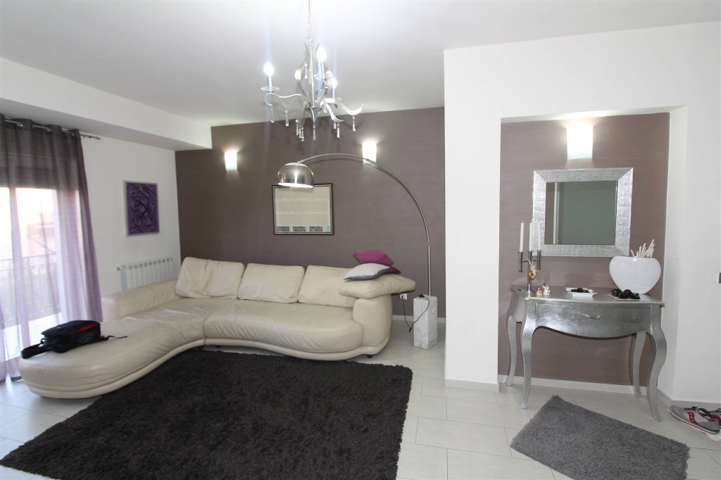 Appartamento in VIA ERACLEA, Lentini, 6 locali, 2 bagni, 110 m²