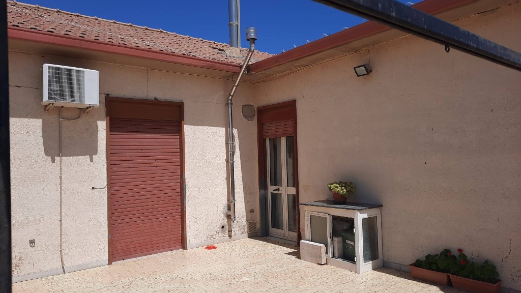 Appartamento in Via Mazzini, Campobello di Licata, 8 locali, 2 bagni