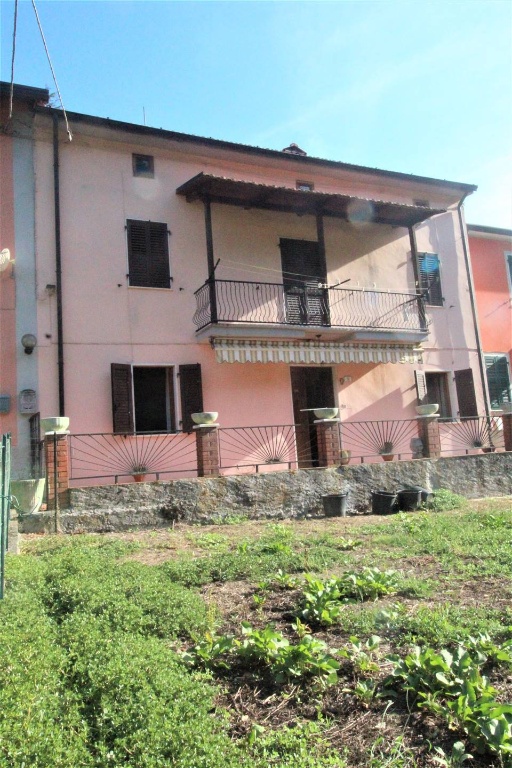 Casa semindipendente a Fivizzano, 8 locali, 2 bagni, arredato, 160 m²
