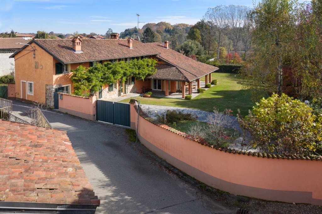 Villa in Via Villa, Agrate Conturbia, 10 locali, 5 bagni, 470 m²