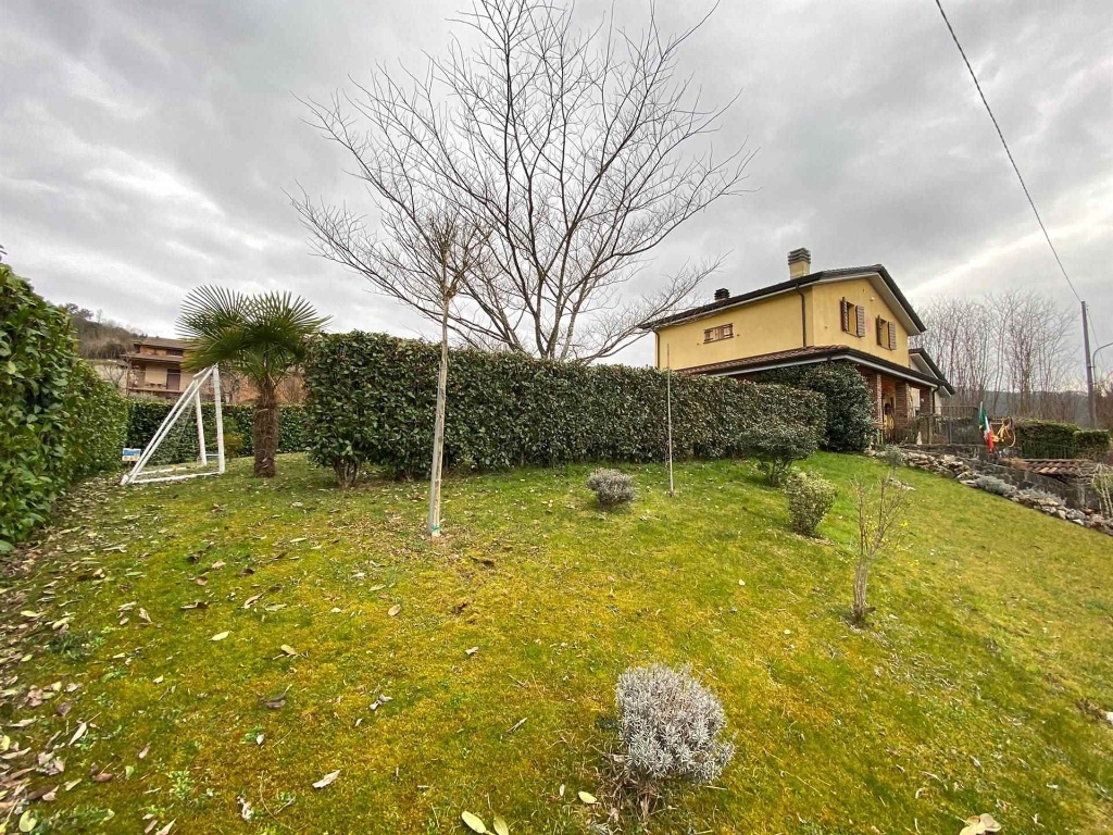 Villa a Borghetto di Vara, 6 locali, 2 bagni, giardino privato, 120 m²