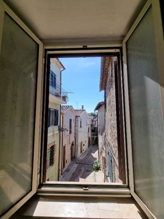 Appartamento in Via Arco dei Cherubini, Castelnuovo di Farfa, 7 locali